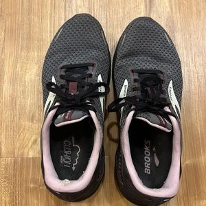 Brooks Adrenaline GTS 22 womens 10 wide